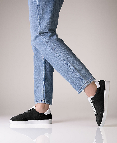 7015 Sneaker