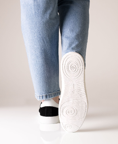 7015 Sneaker