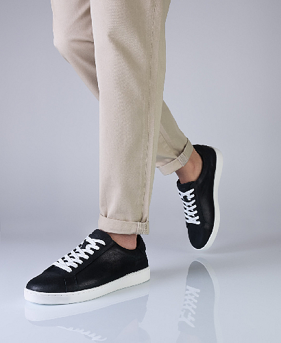 7410 Sneaker