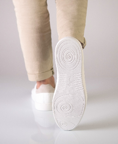 7420 Sneaker